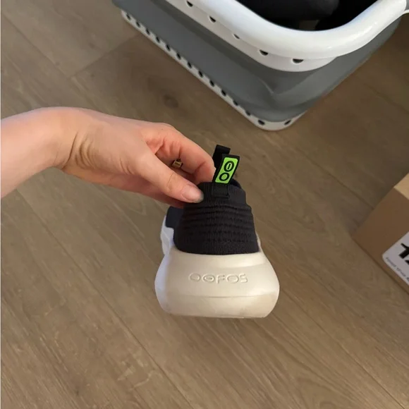 OOFOS Men's OOmg Zen Sneakers - Chalk Black - Picture 3 of 3